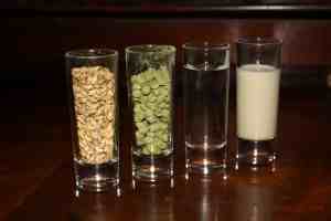 Die vier klassischen Zutaten Gerstenmalz, Hopfen, Wasser, Hefe