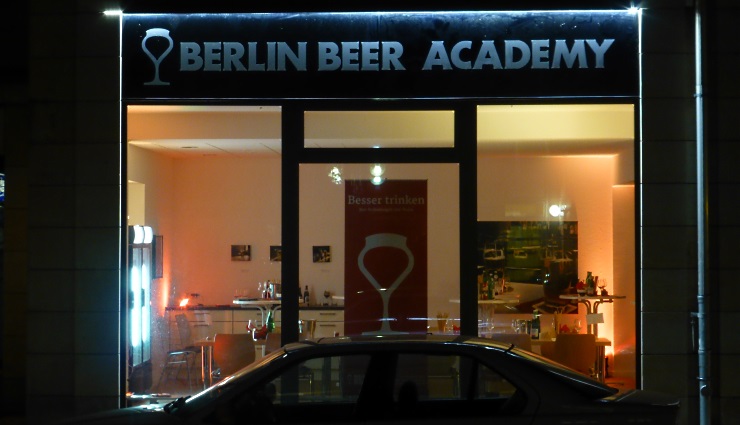 BIERLESE mit Bierverkostung: Sylvia Kopp und Koyka Stoyanova lesen aus „Das Craft-Bier Buch“, Berlin, Bier in Berlin, Bier vor Ort, Bierreisen, Craft Beer, Bierseminar, Bierbuch, Bierverkostung