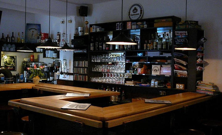 Gerhard Schoolmann: Café Abseits – Die Craft-Bier-Bar, die schon Craft-Bier-Bar war, als es eigentlich noch gar kein Craft-Bier gab., Bier vor Ort, Bierreisen, Craft Beer, Bierbar